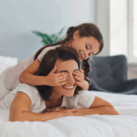 Como o humor na criação dos filhos fortalece vínculos, alivia tensões e cria um ambiente de empatia e segurança.